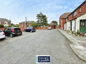 ST JAMES COURT- click for photo gallery